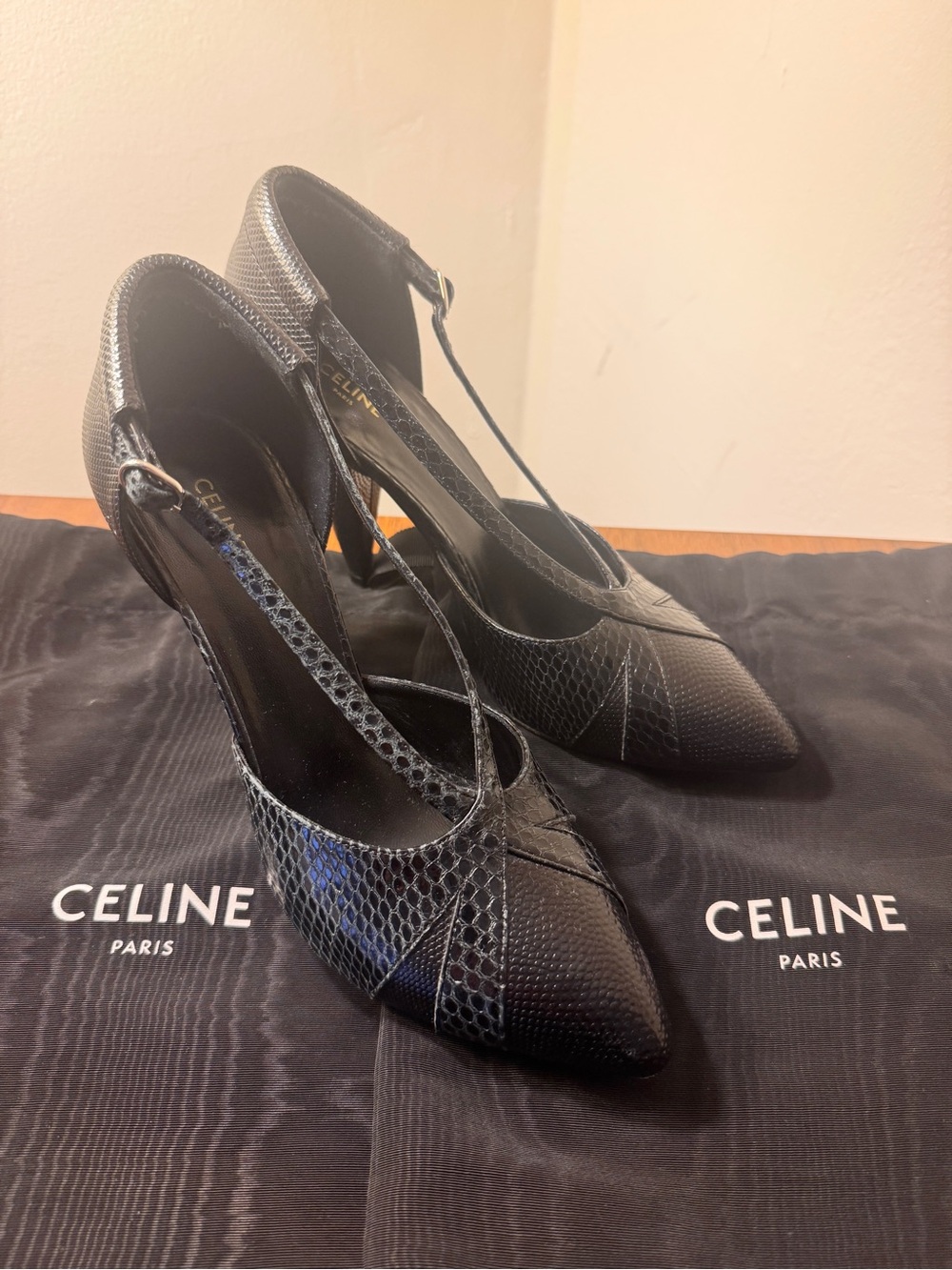 Celine - Black Snakeskin-Embossed T-Strap heels - with duster bags - size 37